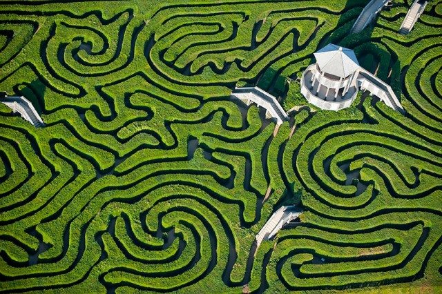 maze-at-longleat-england