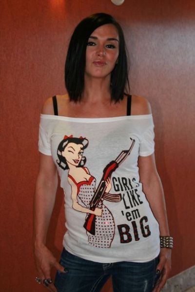 girl-in-funny-t-shirts-23